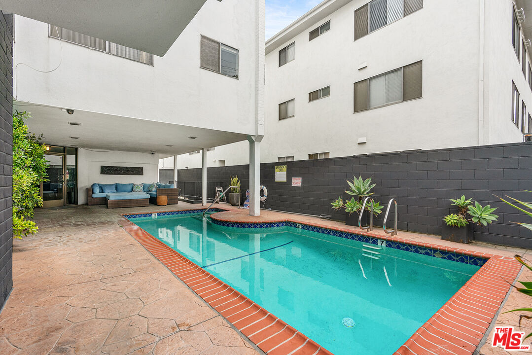 419 N Oakhurst Dr Unit: 203