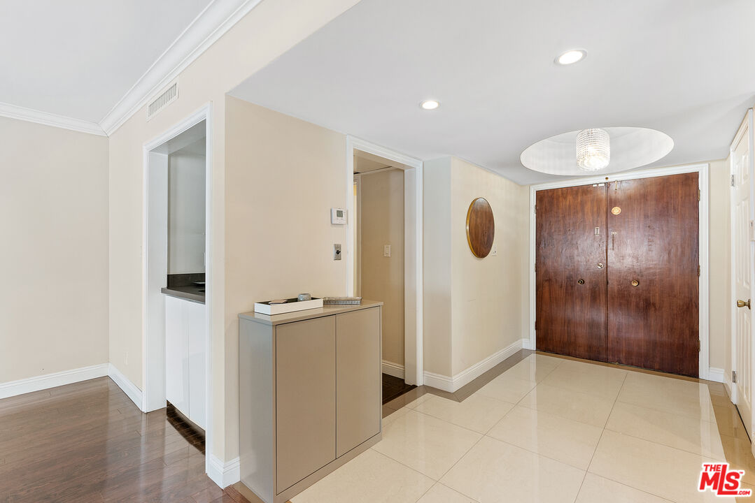 419 N Oakhurst Dr Unit: 203