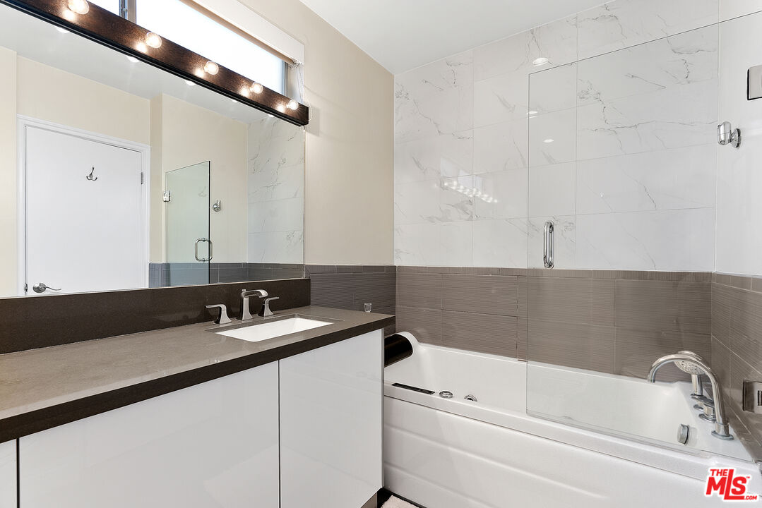 419 N Oakhurst Dr Unit: 203