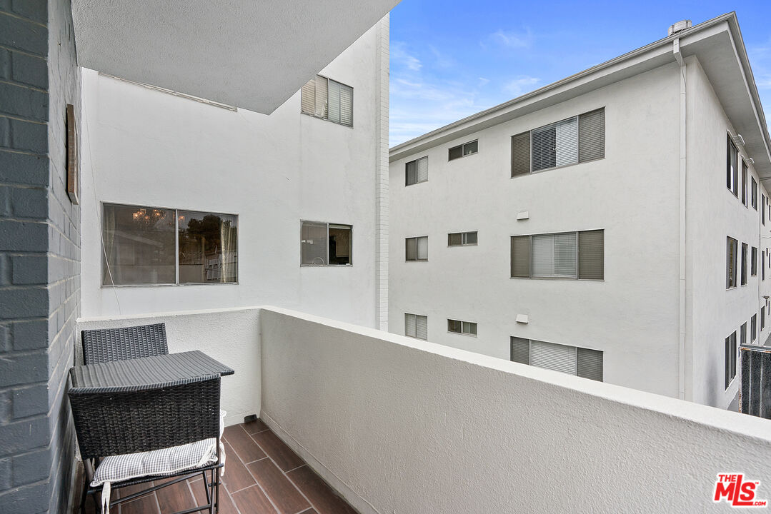 419 N Oakhurst Dr Unit: 203
