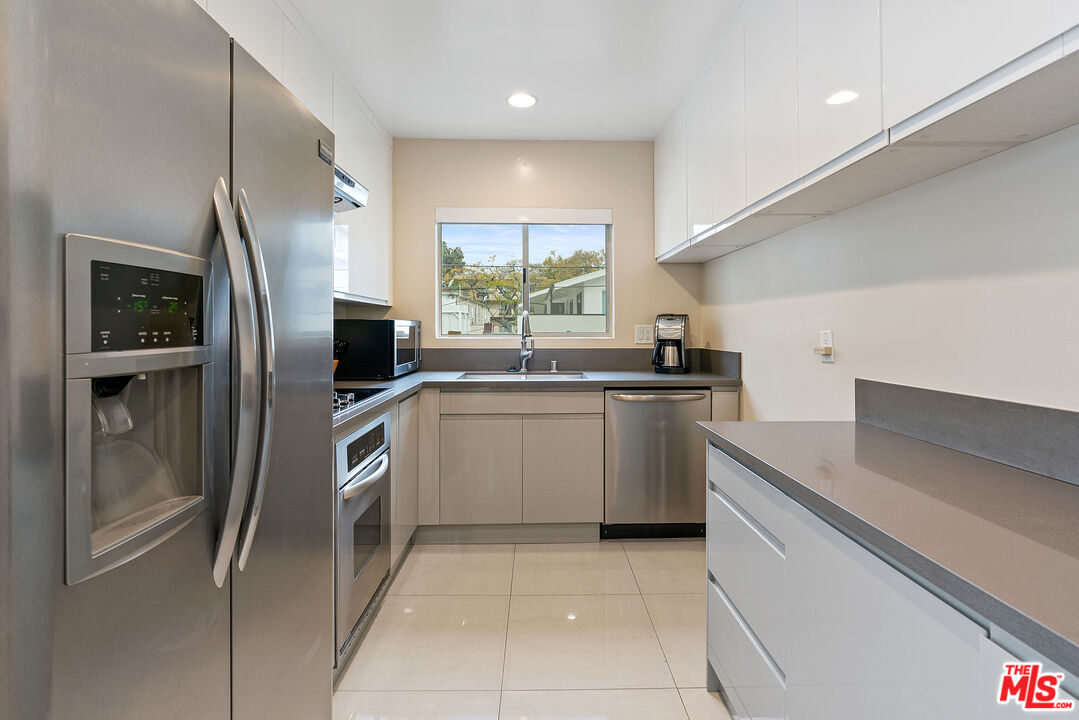 419 N Oakhurst Dr Unit: 203