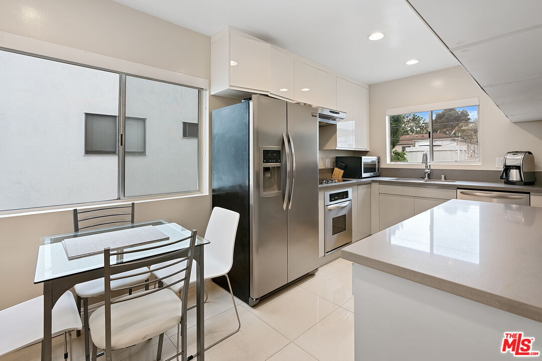 419 N Oakhurst Dr Unit: 203