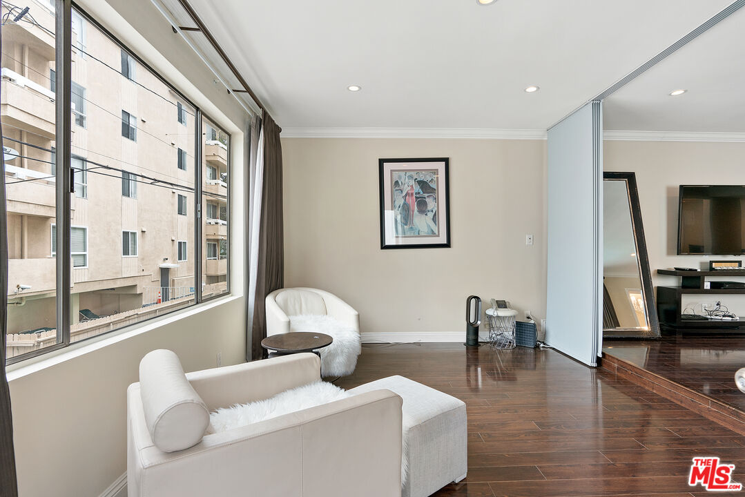 419 N Oakhurst Dr Unit: 203