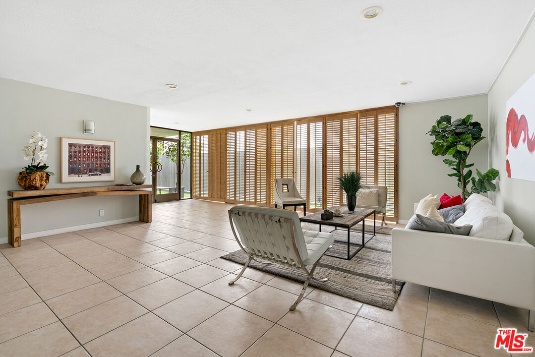 419 N Oakhurst Dr Unit: 203