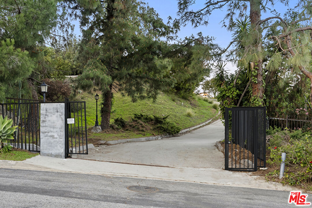 2666 Larmar Rd, hollywood hills