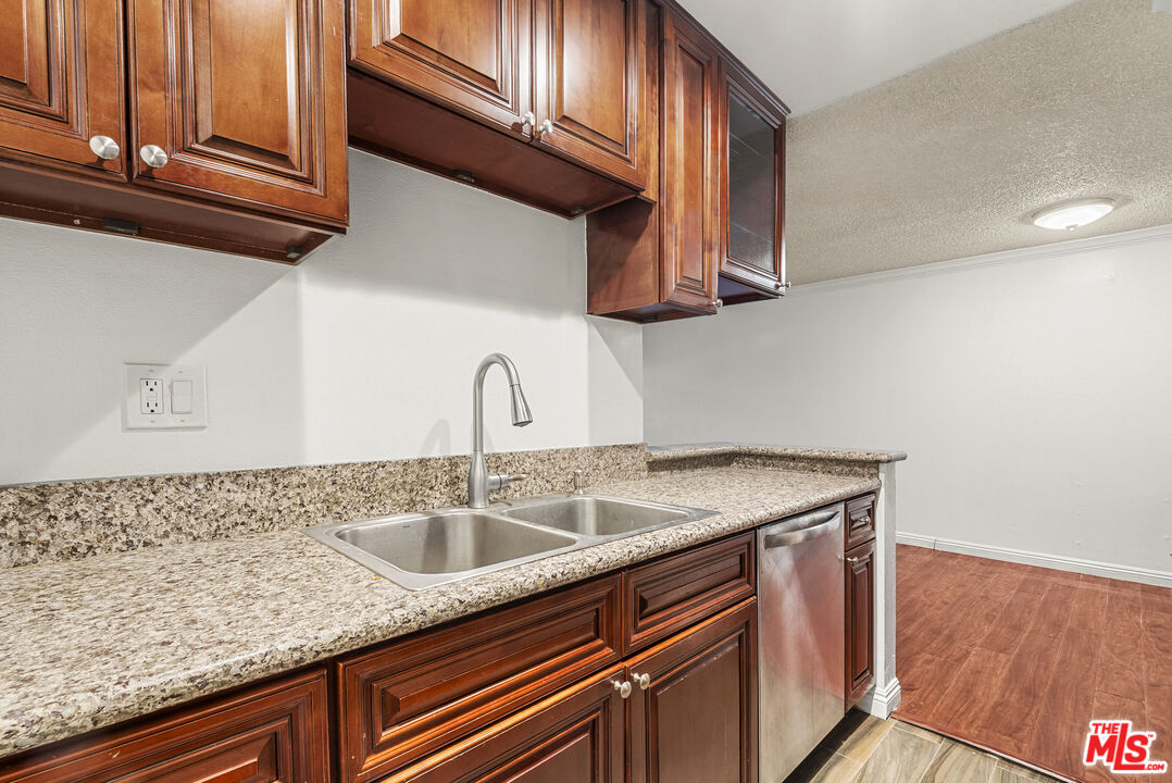 525 S Ardmore Ave Unit: 107
