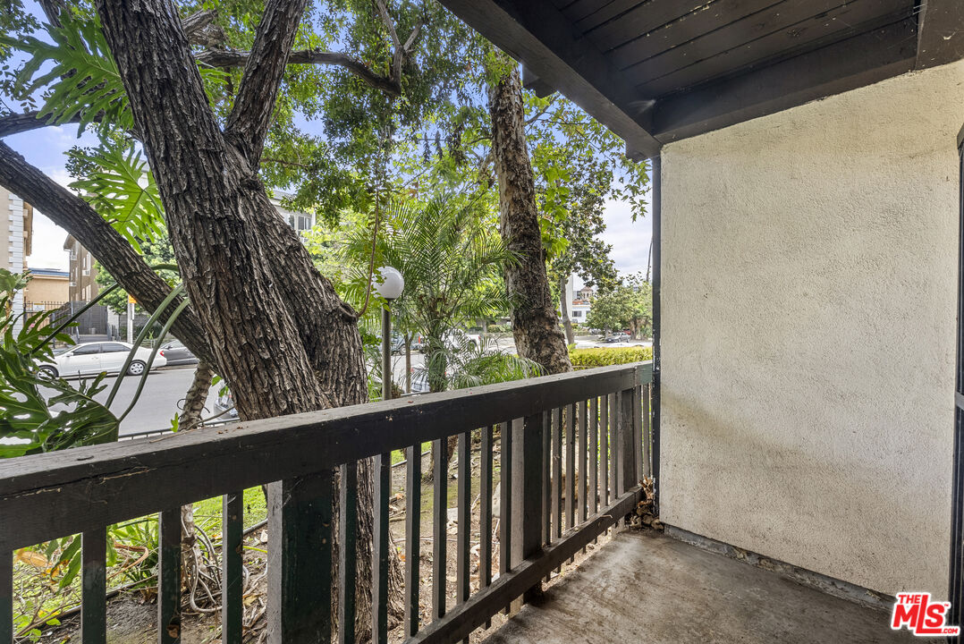 525 S Ardmore Ave Unit: 107