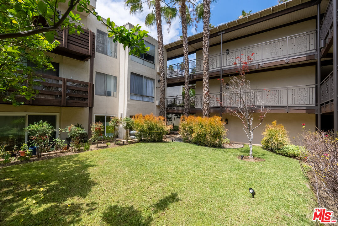 525 S Ardmore Ave Unit: 107