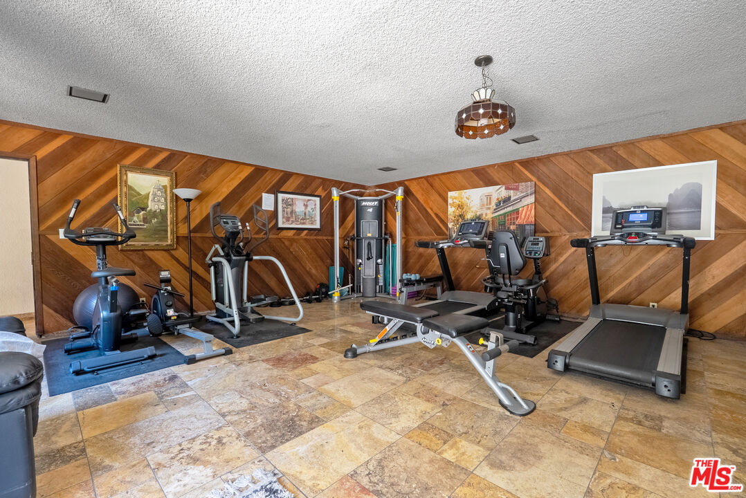 525 S Ardmore Ave Unit: 107