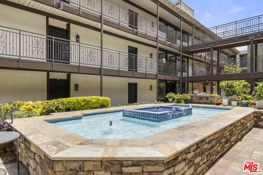 525 S Ardmore Ave Unit: 107