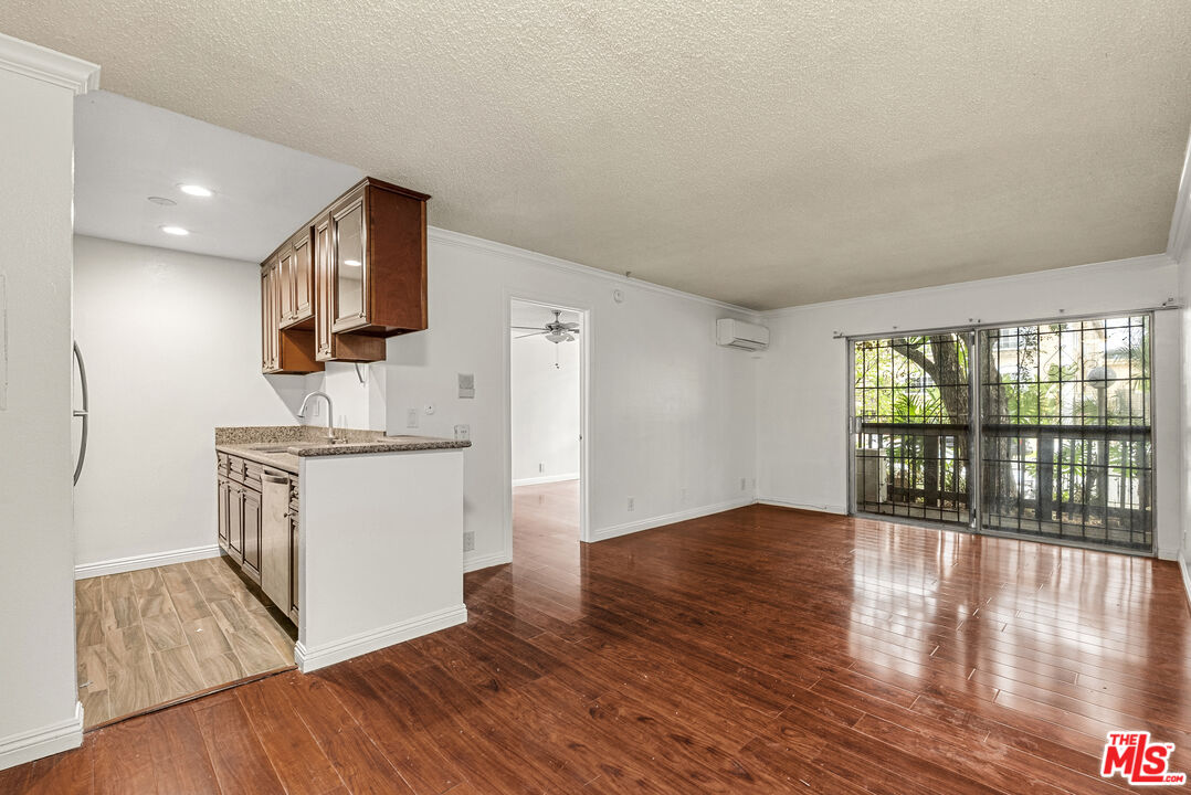 525 S Ardmore Ave Unit: 107