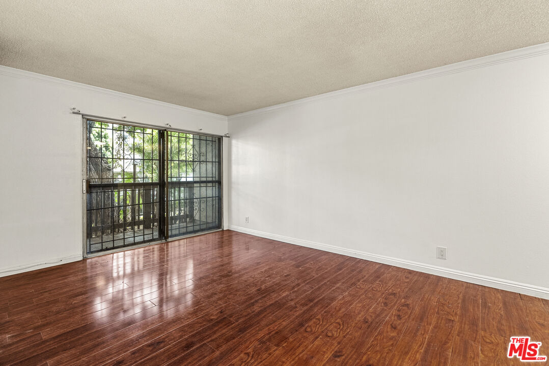 525 S Ardmore Ave Unit: 107