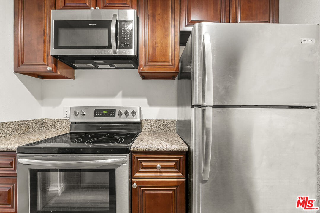 525 S Ardmore Ave Unit: 107