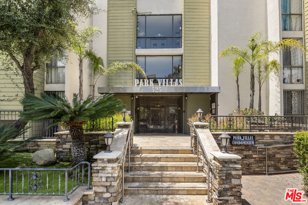 525 S Ardmore Ave Unit: 107
