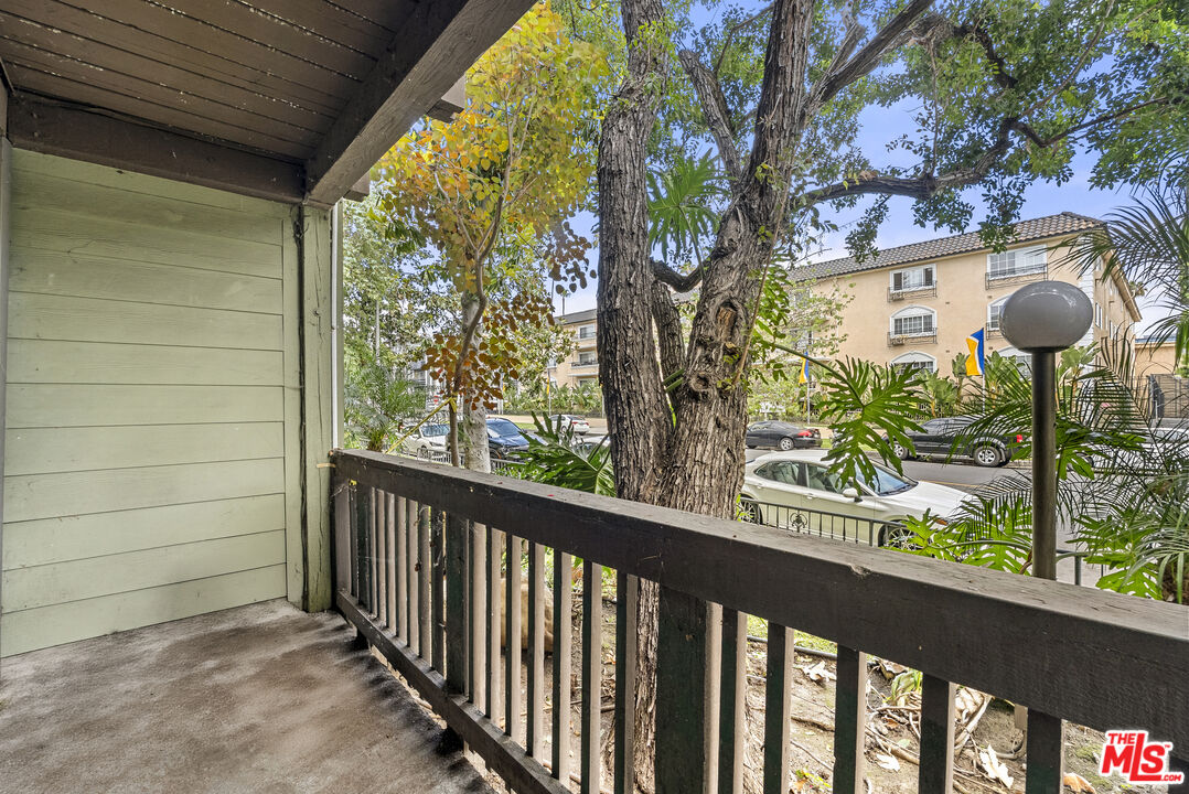 525 S Ardmore Ave Unit: 107