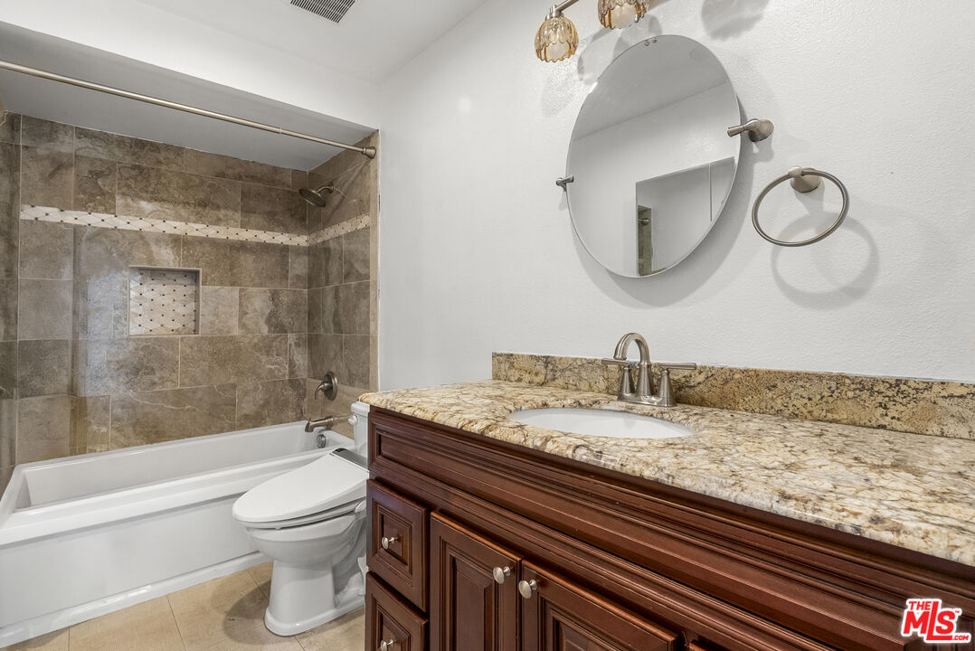 525 S Ardmore Ave Unit: 107