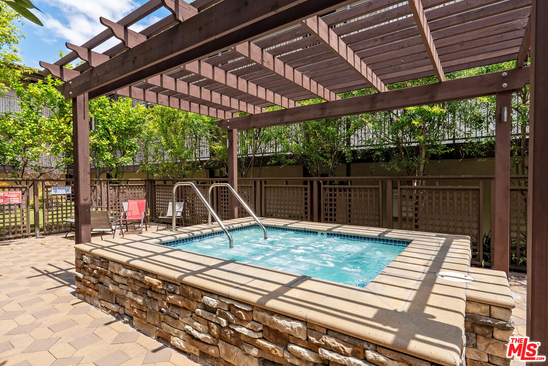 525 S Ardmore Ave Unit: 107
