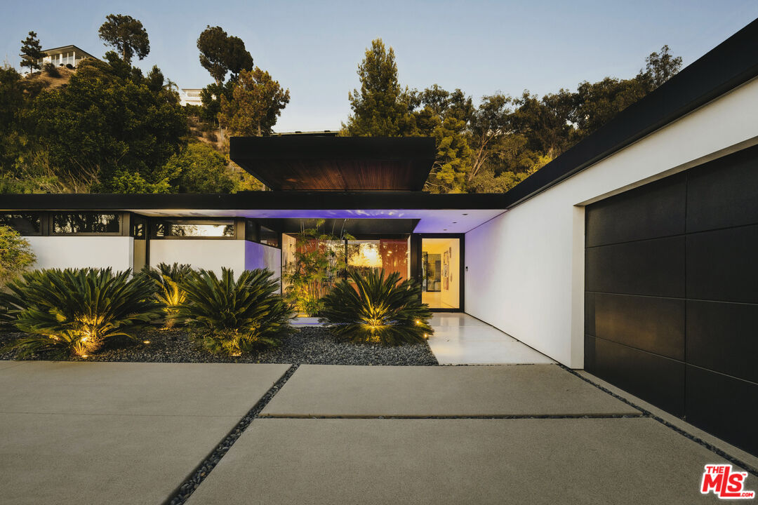 570 Evelyn Pl, Beverly Hills