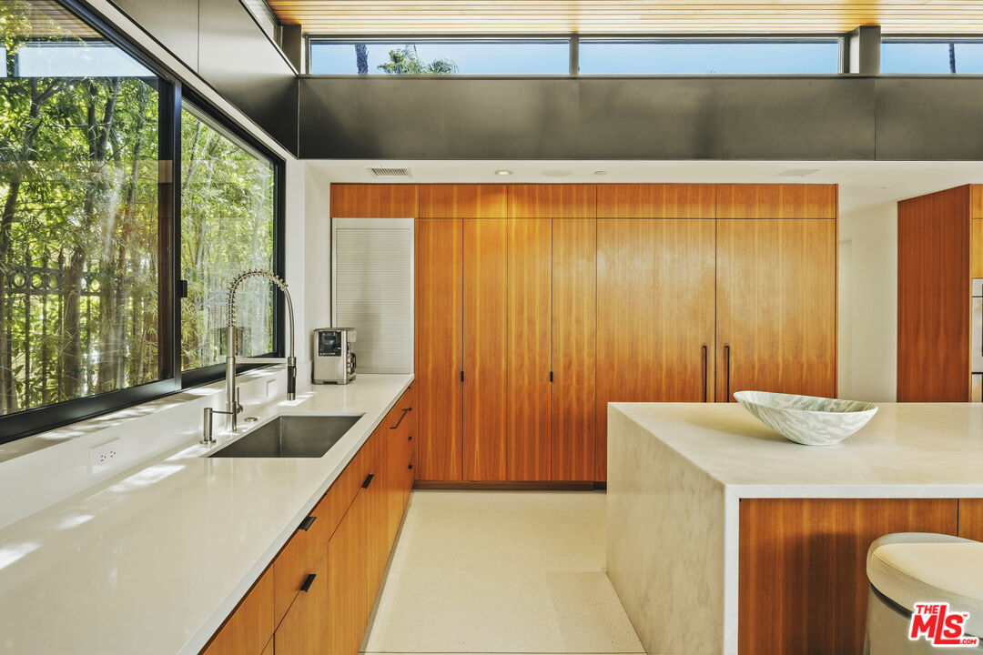570 Evelyn Pl, Beverly Hills