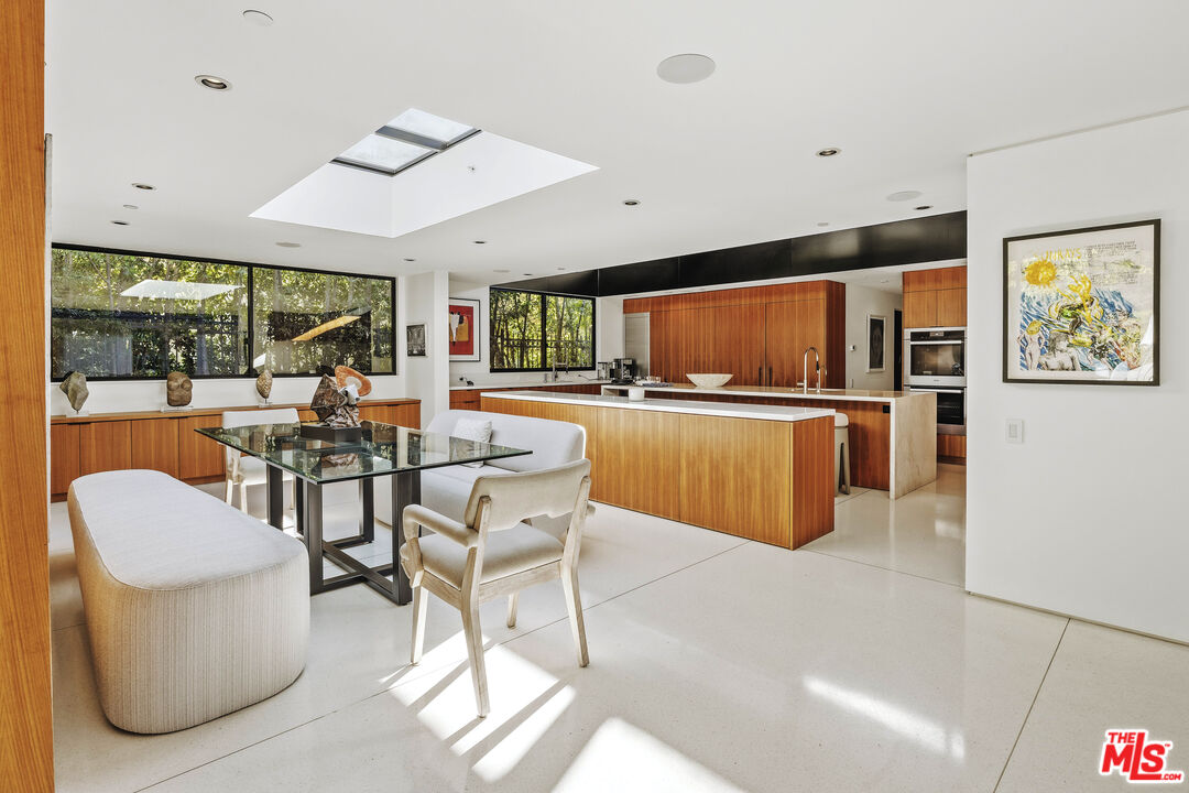 570 Evelyn Pl, Beverly Hills