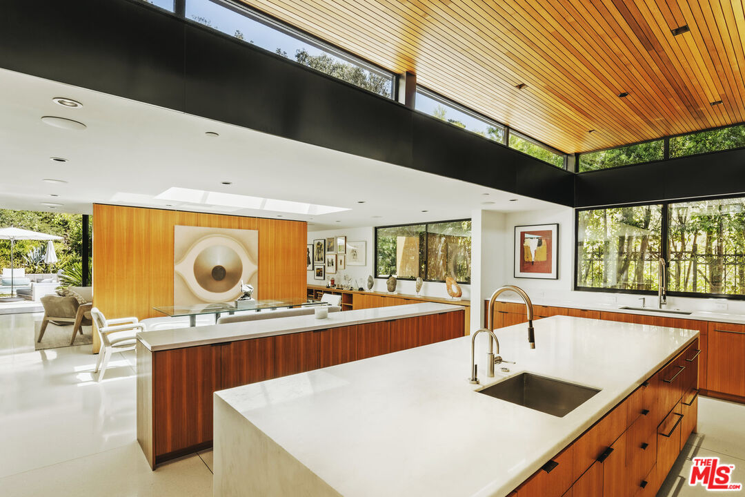 570 Evelyn Pl, Beverly Hills