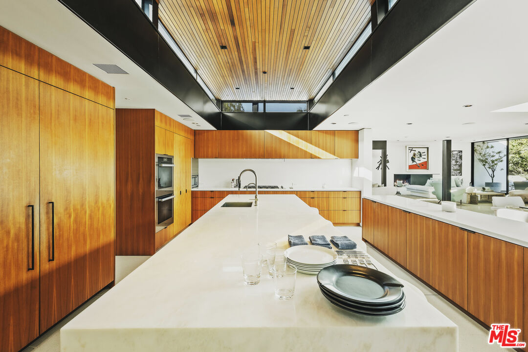 570 Evelyn Pl, Beverly Hills