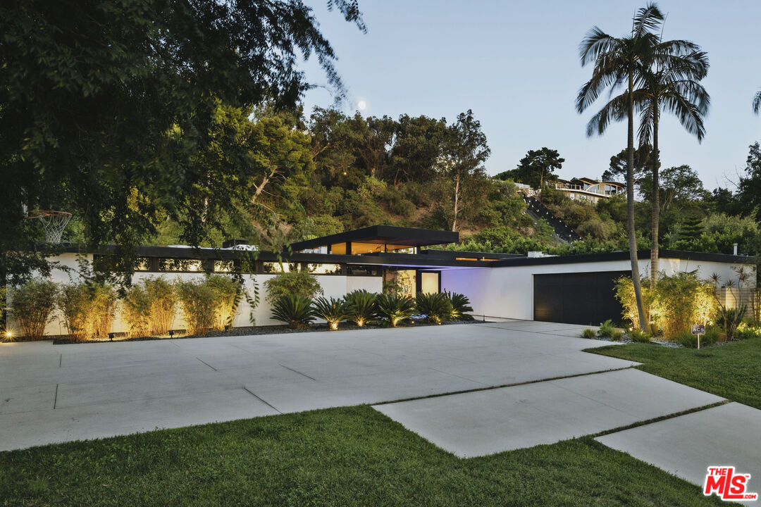 570 Evelyn Pl, Beverly Hills
