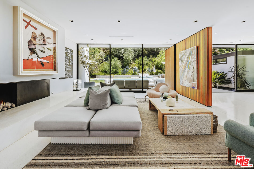 570 Evelyn Pl, Beverly Hills
