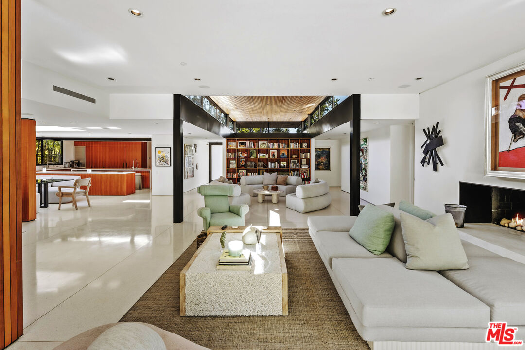 570 Evelyn Pl, Beverly Hills