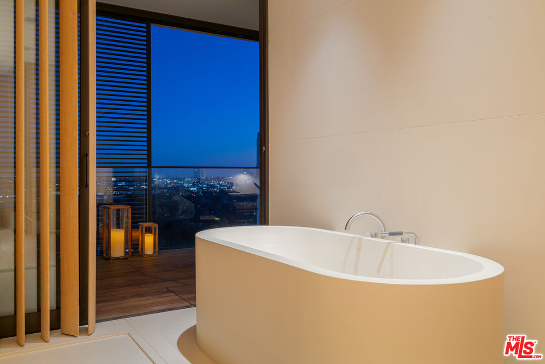9040 W Sunset Blvd Unit: 1001, West Hollywood 