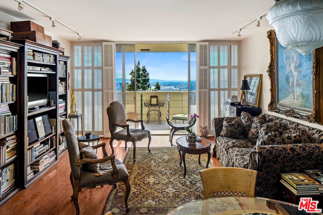 8787 Shoreham Dr Unit: 310
