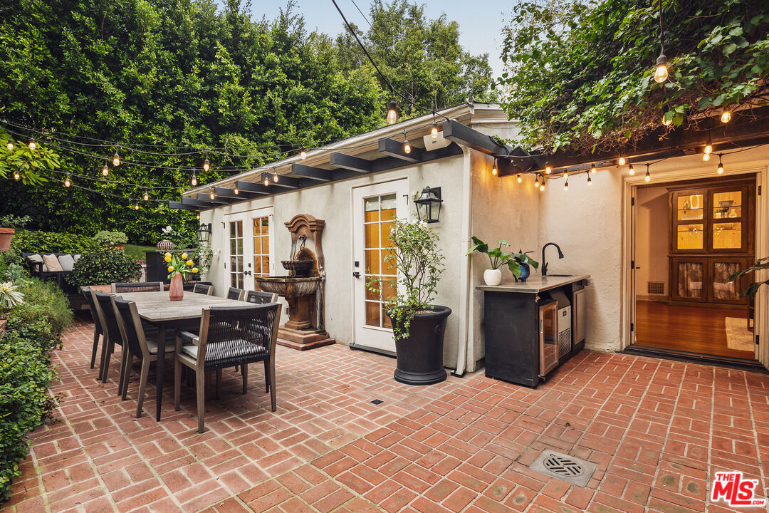 2055 Outpost Dr, Hollywood Hills 