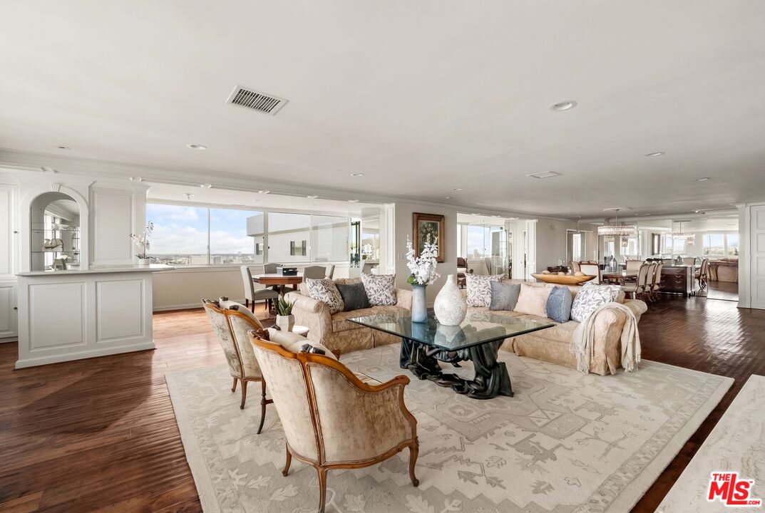 838 N Doheny Dr Unit: C, West Hollywood