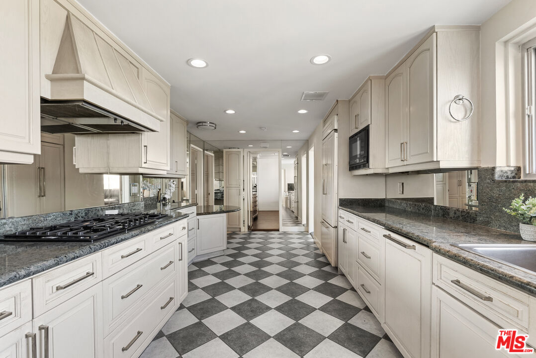 838 N Doheny Dr Unit: C, West Hollywood