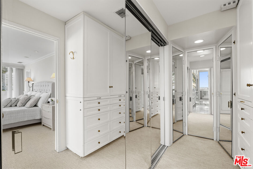 838 N Doheny Dr Unit: C, West Hollywood