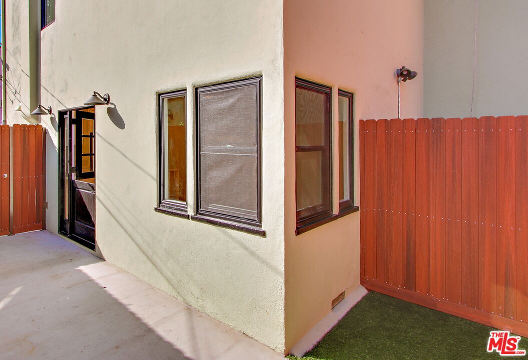 836 Hilldale Ave, West Hollywood