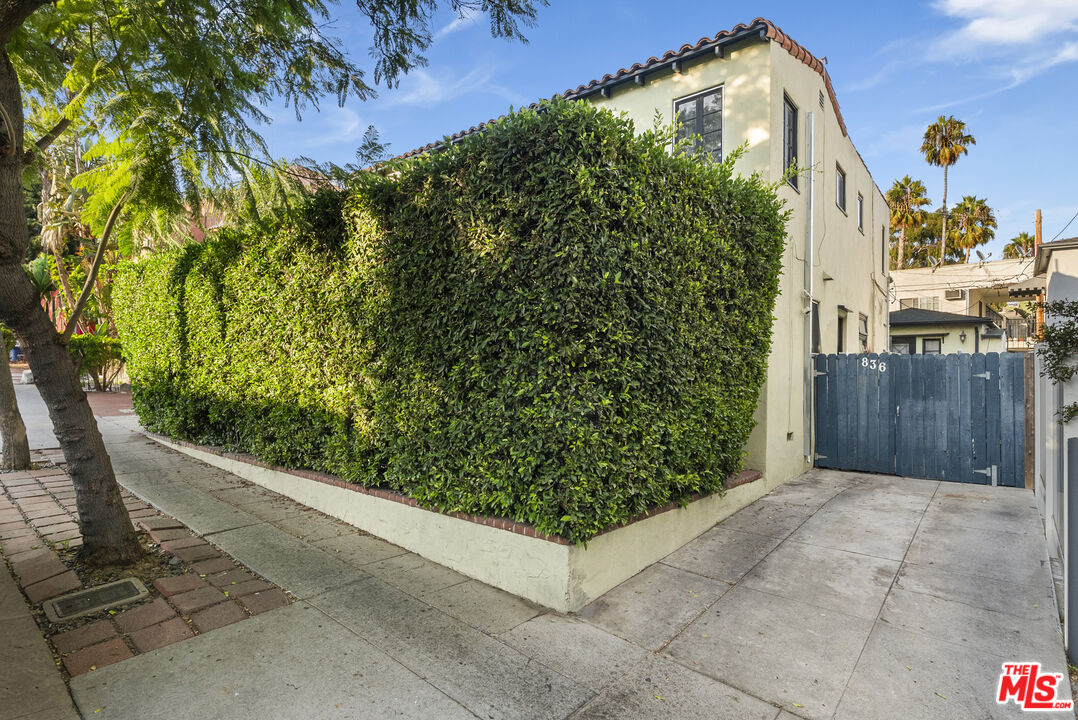 836 Hilldale Ave, West Hollywood