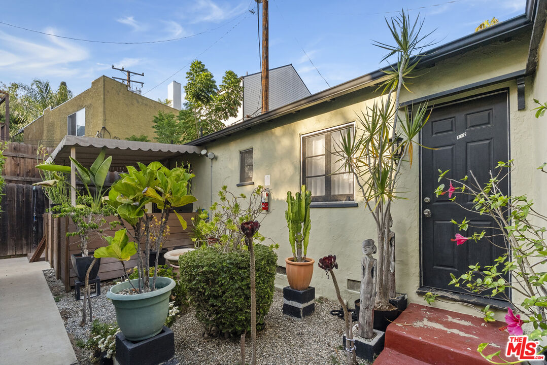 836 Hilldale Ave, West Hollywood