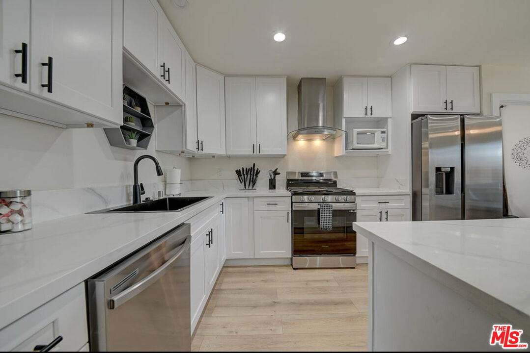 12871 Osborne St, Pacoima 