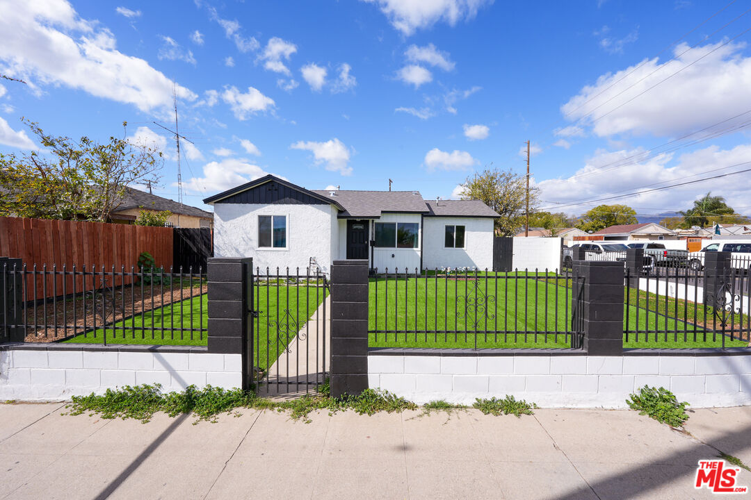 12871 Osborne St, Pacoima 