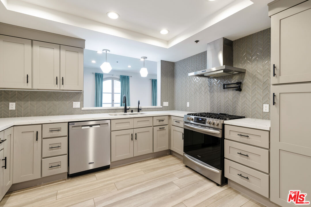 9249 Burton Way Unit: 404, Beverly Hills