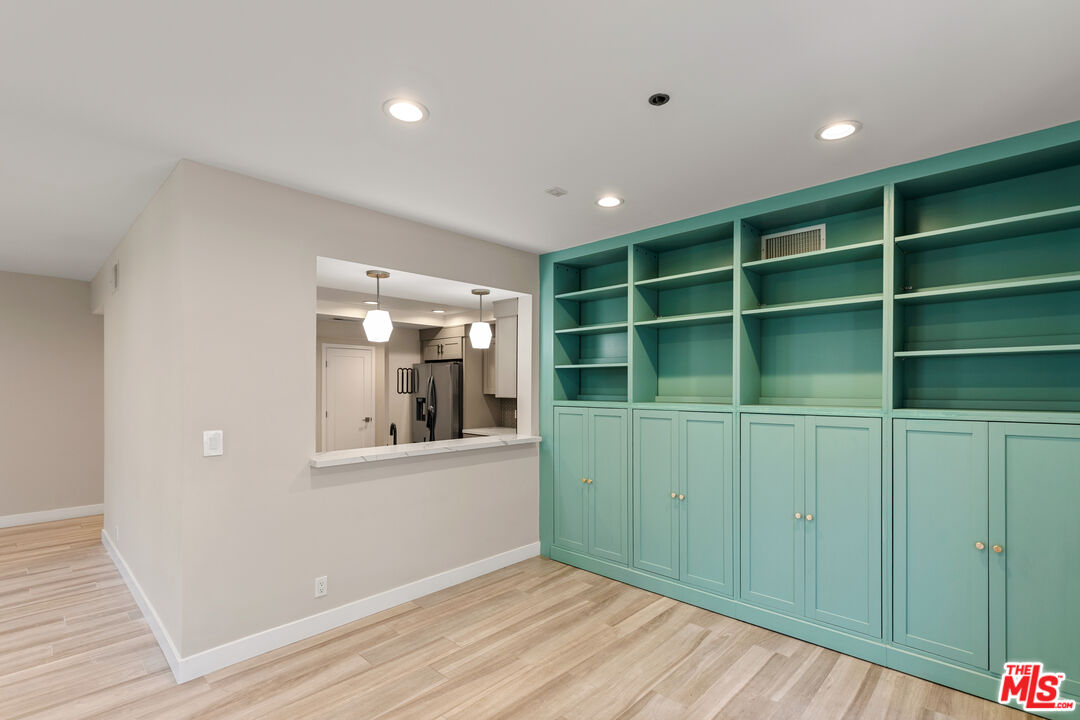 9249 Burton Way Unit: 404, Beverly Hills