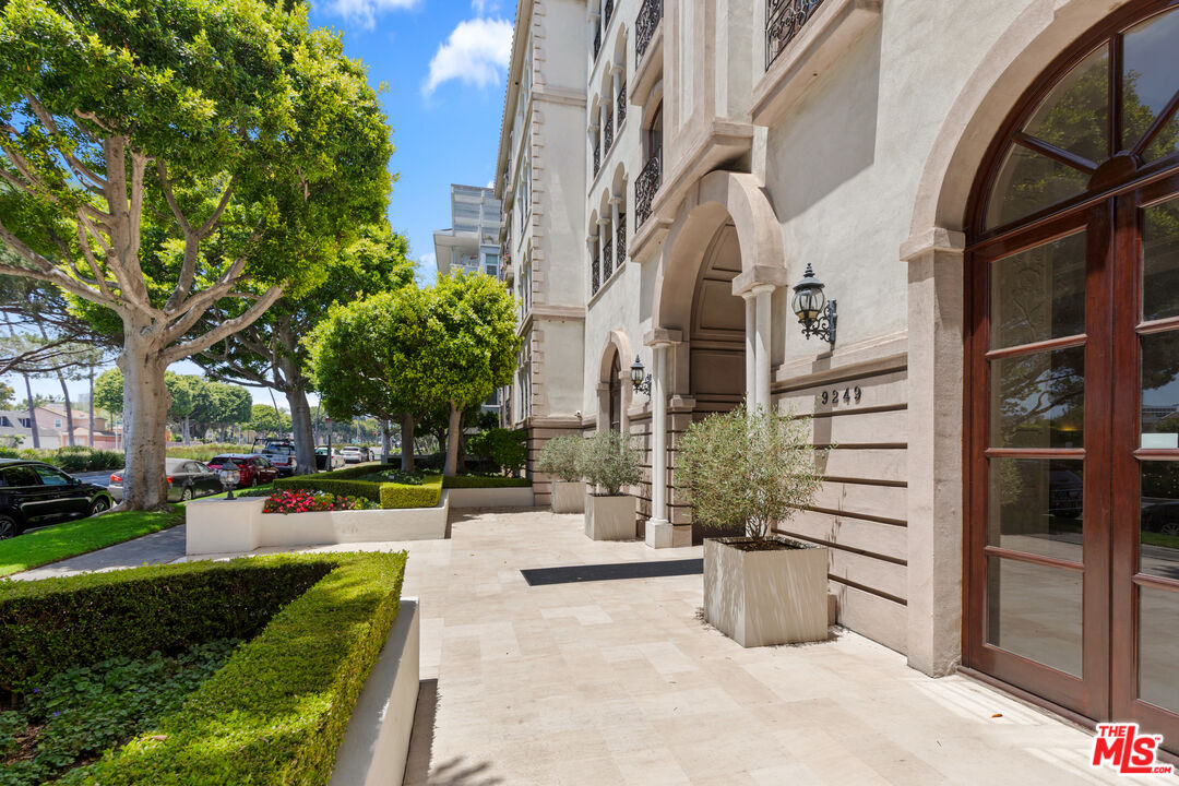 9249 Burton Way Unit: 404, Beverly Hills