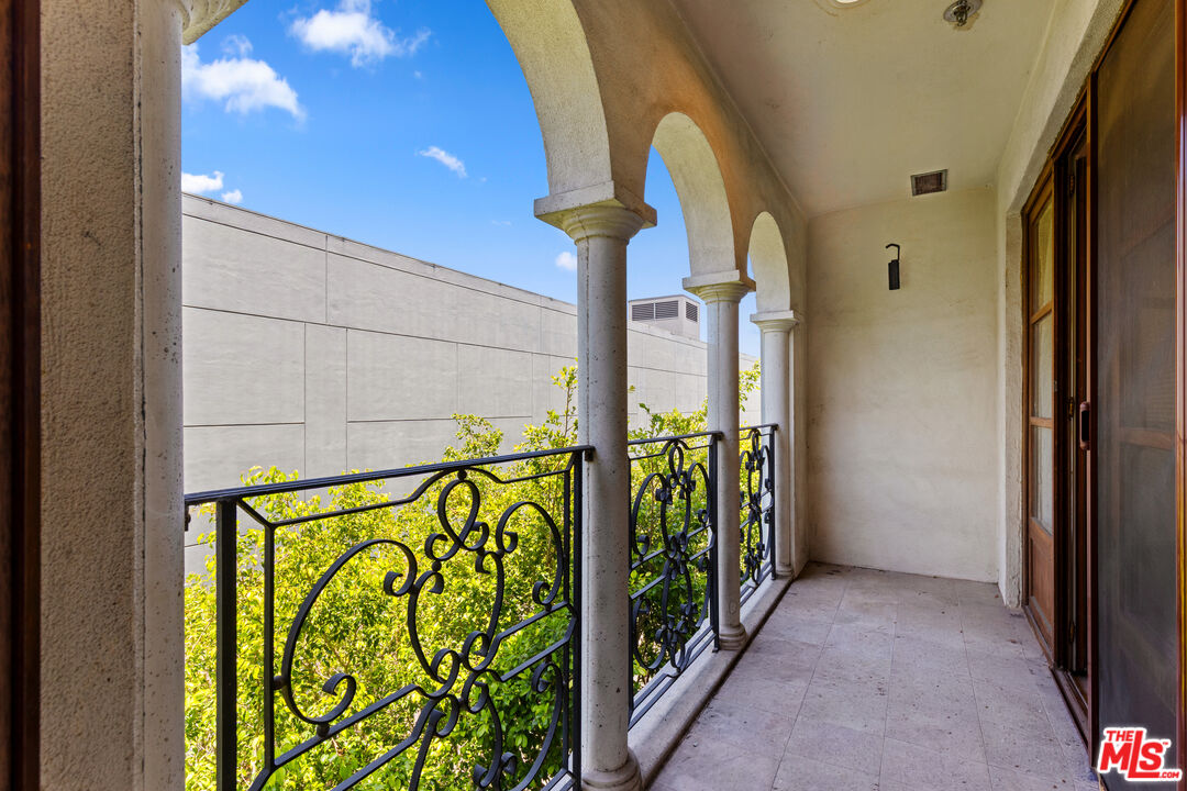 9249 Burton Way Unit: 404, Beverly Hills