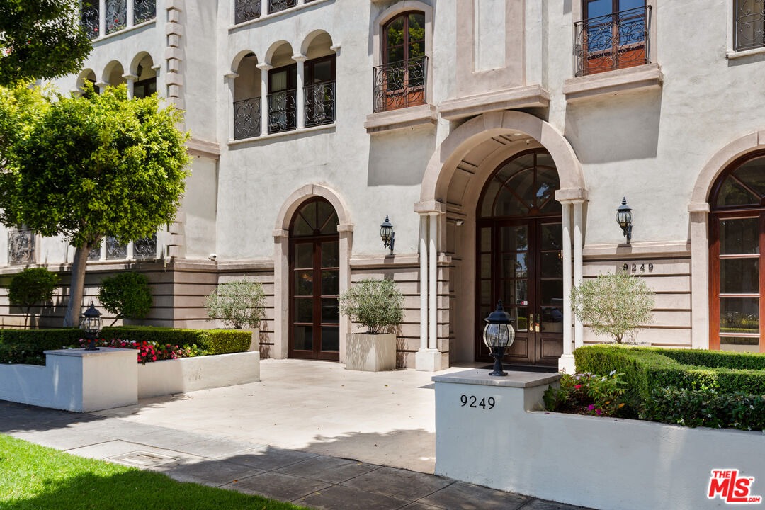 9249 Burton Way Unit: 404, Beverly Hills