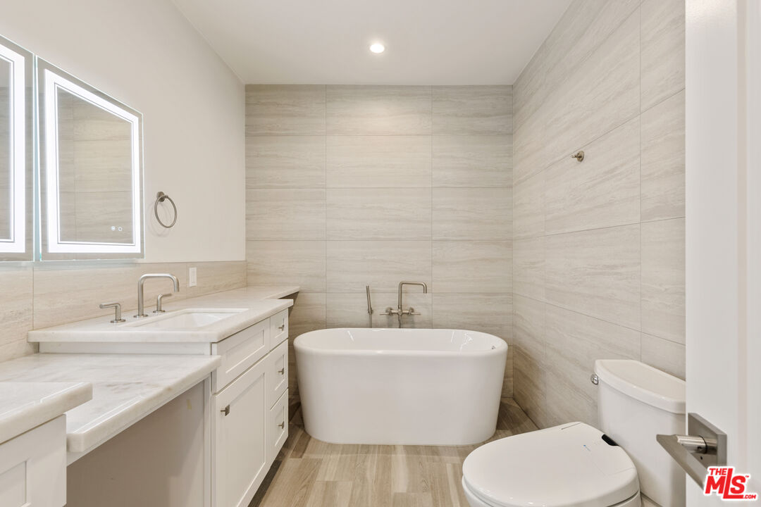 9249 Burton Way Unit: 404, Beverly Hills