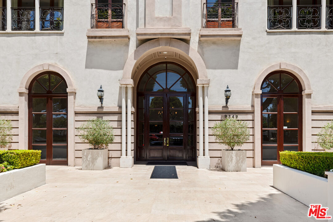 9249 Burton Way Unit: 404, Beverly Hills