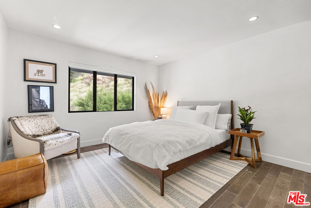 1739 San Ysidro Dr, Beverly Hills