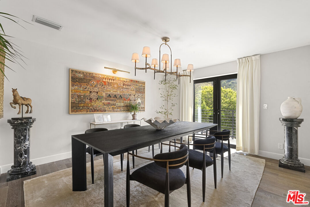 1739 San Ysidro Dr, Beverly Hills