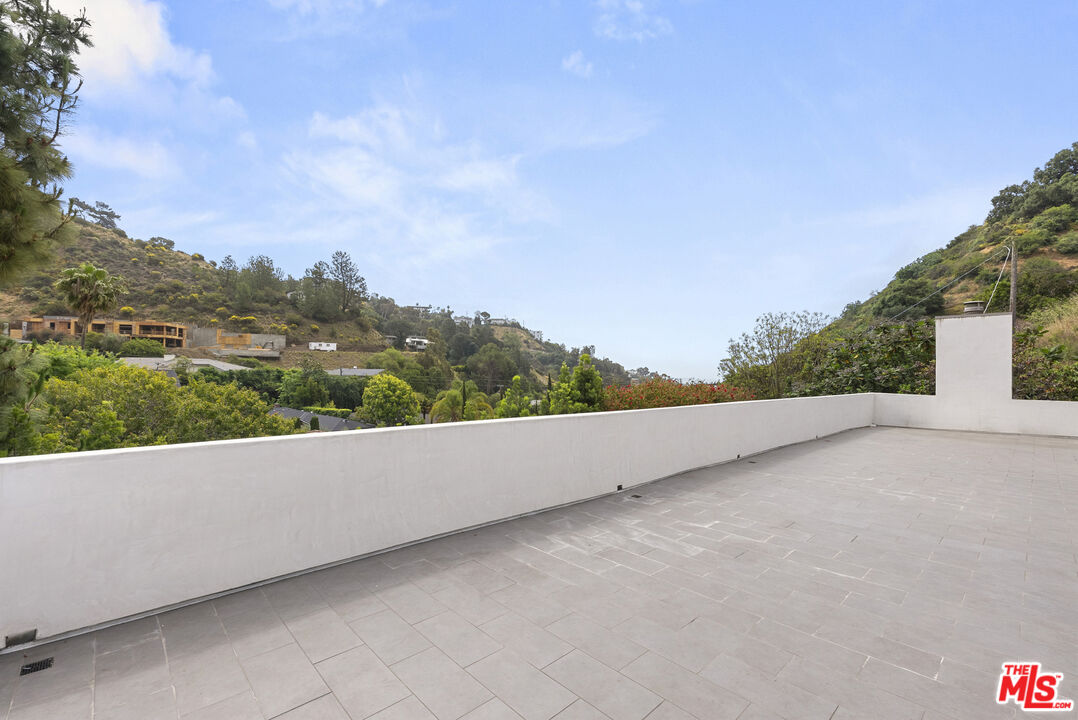 1739 San Ysidro Dr, Beverly Hills